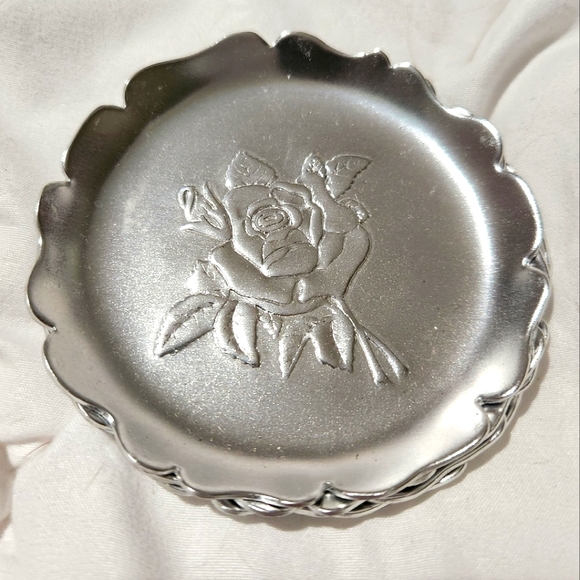 Set of 4 rose engraved coasters. - Picture 6 of 8